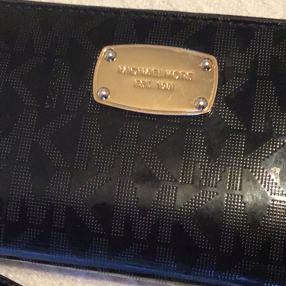 Michael Kors Wallets - Picture 3 of 15